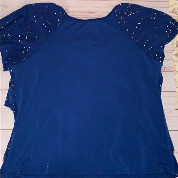 Beautiful Navy blue top short sleeve with layers. - Picture 2 of 4